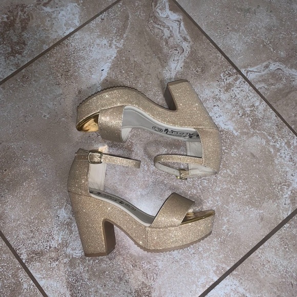 Gold glitter heels - Picture 3 of 5